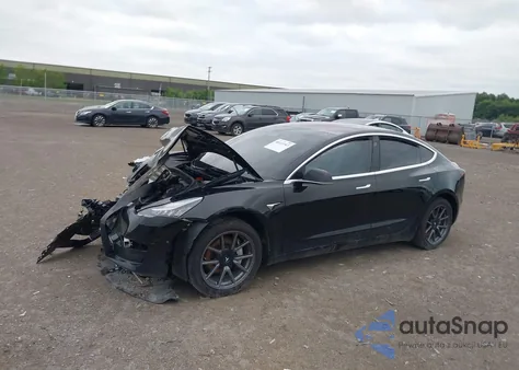 2018 Tesla Model 3 Long Range/Mid Range from USA, damaged, VIN 5YJ3E1EA8JF151984